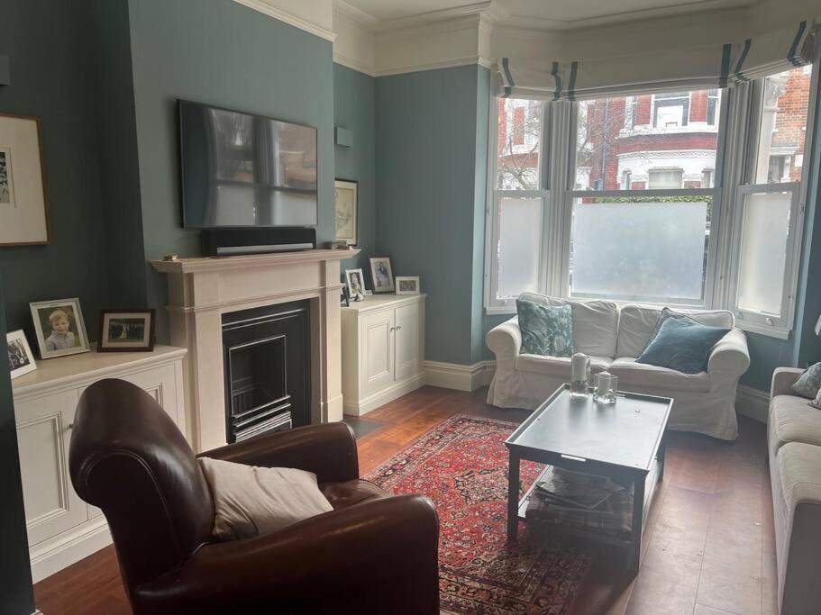 Four Bedroom Modern Victorian Wandsworth House Londra Dış mekan fotoğraf