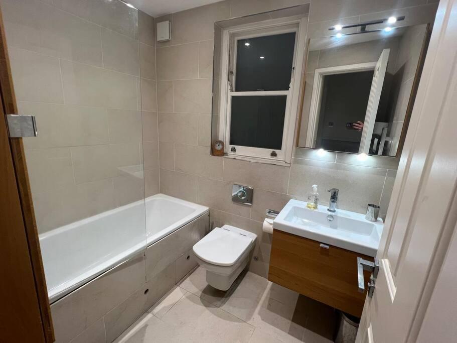 Four Bedroom Modern Victorian Wandsworth House Londra Dış mekan fotoğraf