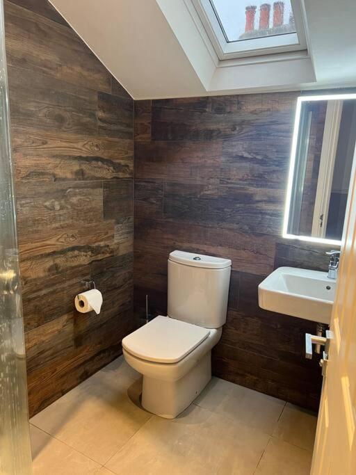 Four Bedroom Modern Victorian Wandsworth House Londra Dış mekan fotoğraf