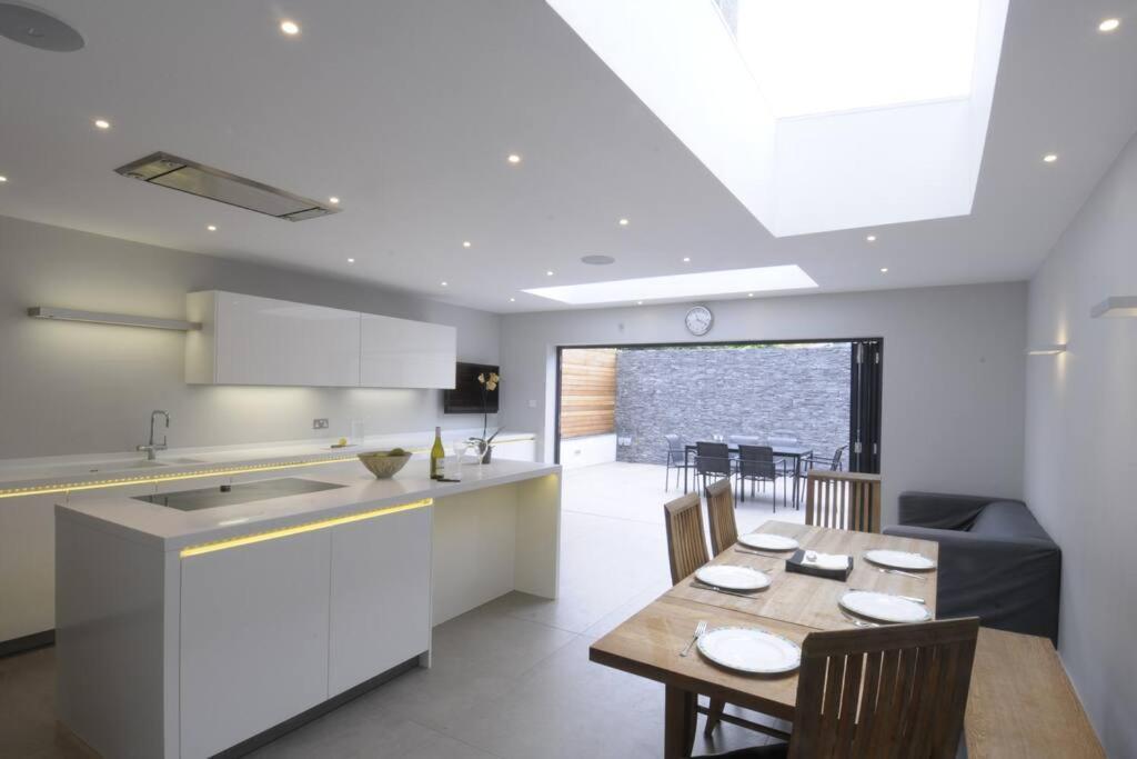 Four Bedroom Modern Victorian Wandsworth House Londra Dış mekan fotoğraf
