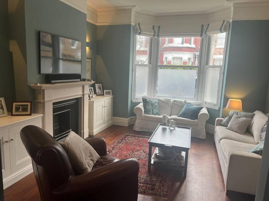 Four Bedroom Modern Victorian Wandsworth House Londra Dış mekan fotoğraf